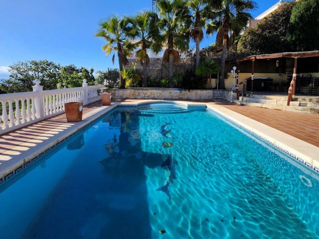 Villa con 5 Dormitorios  en La Cala de Mijas