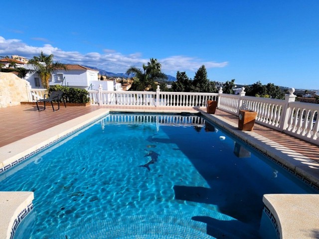 Villa con 5 Dormitorios  en La Cala de Mijas