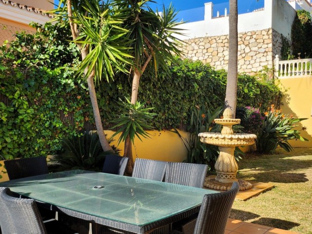 Villa con 5 Dormitorios  en La Cala de Mijas
