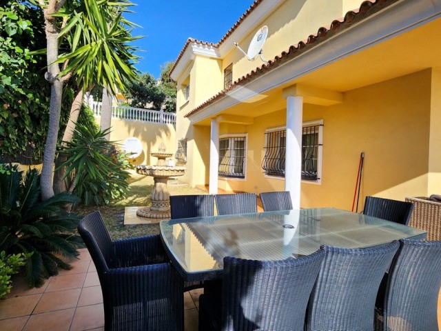 Villa con 5 Dormitorios  en La Cala de Mijas