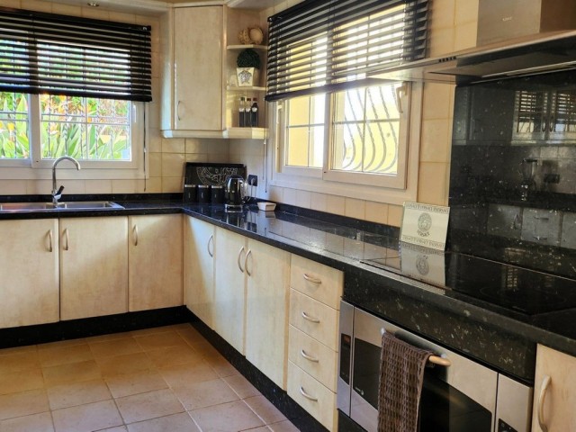 Villa con 5 Dormitorios  en La Cala de Mijas