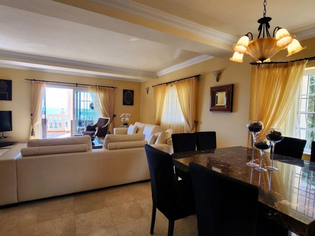 Villa con 5 Dormitorios  en La Cala de Mijas