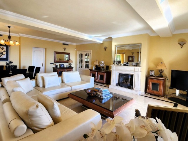 Villa con 5 Dormitorios  en La Cala de Mijas