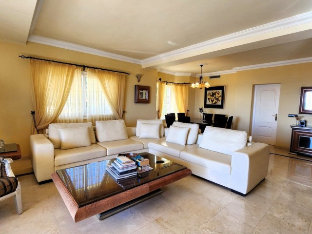Villa con 5 Dormitorios  en La Cala de Mijas