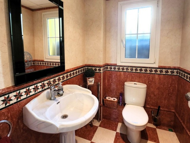 Villa con 5 Dormitorios  en La Cala de Mijas