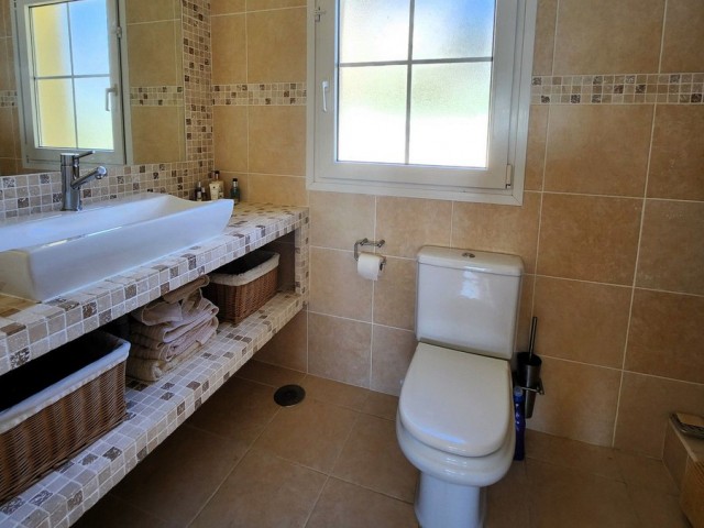 Villa con 5 Dormitorios  en La Cala de Mijas