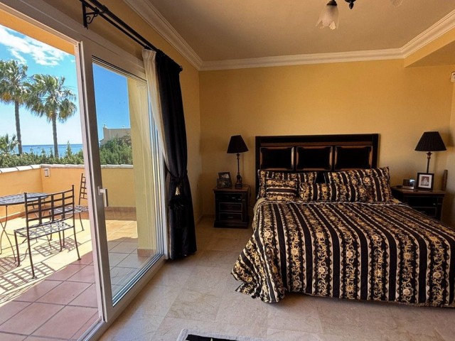 Villa con 5 Dormitorios  en La Cala de Mijas