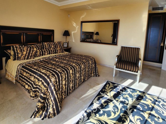 Villa con 5 Dormitorios  en La Cala de Mijas