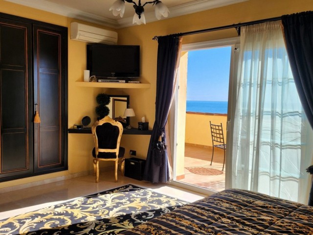 Villa con 5 Dormitorios  en La Cala de Mijas