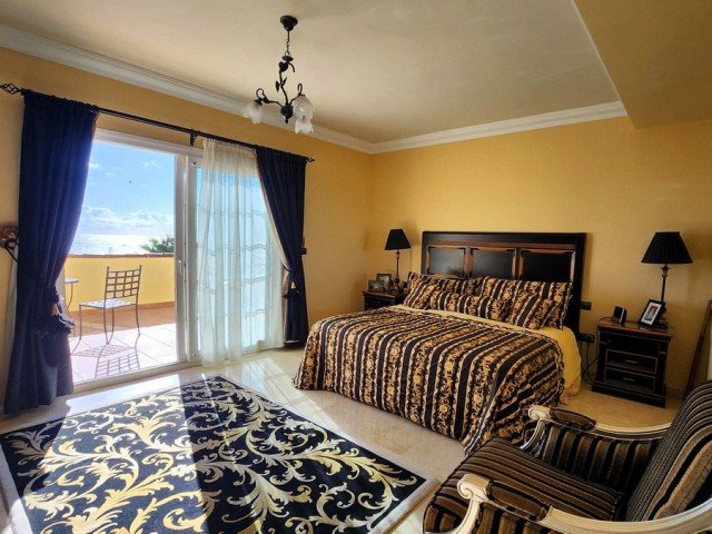 Villa con 5 Dormitorios  en La Cala de Mijas