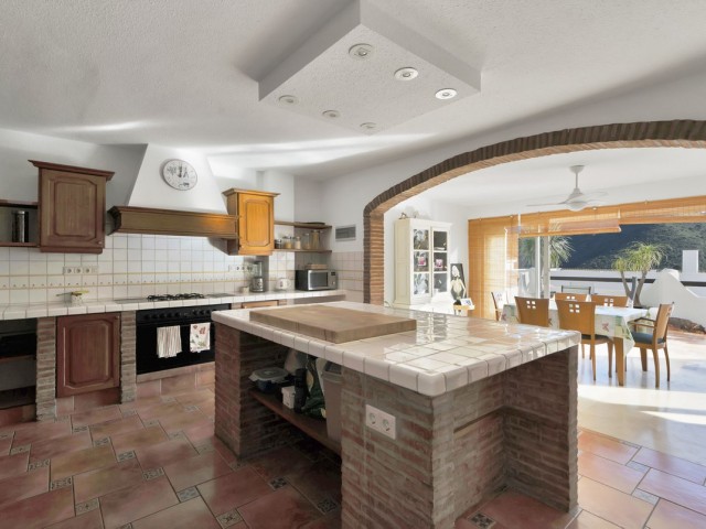 Huoneisto, Benahavis, R5021212