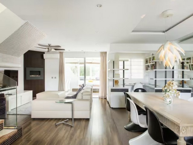 5 Slaapkamer Rijtjeshuis in Nueva Andalucía