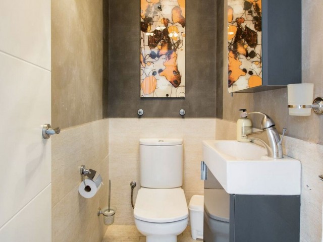 5 Slaapkamer Rijtjeshuis in Nueva Andalucía