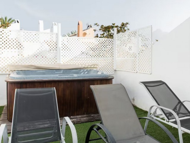 5 Slaapkamer Rijtjeshuis in Nueva Andalucía