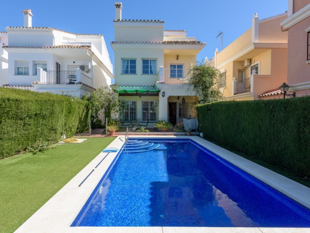 4 Sovrums Villa i Estepona