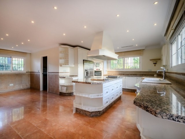 6 Slaapkamer Villa in Nueva Andalucía