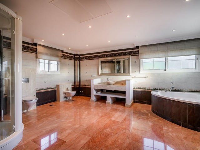 6 Slaapkamer Villa in Nueva Andalucía