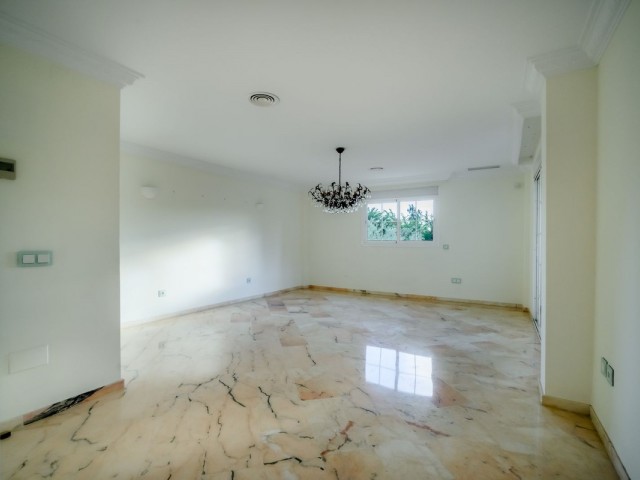 6 Slaapkamer Villa in Nueva Andalucía