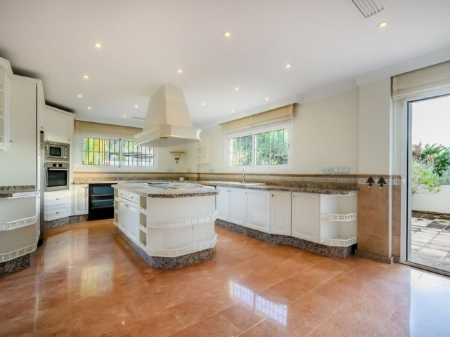 6 Slaapkamer Villa in Nueva Andalucía