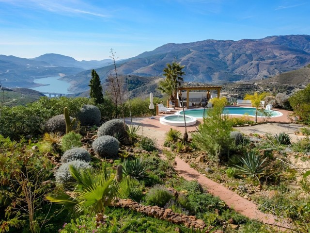 Villa con 5 Dormitorios  en Málaga
