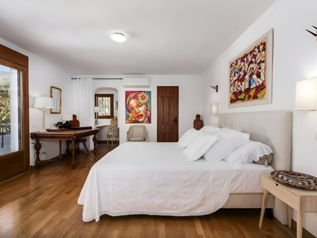 Villa con 5 Dormitorios  en Málaga