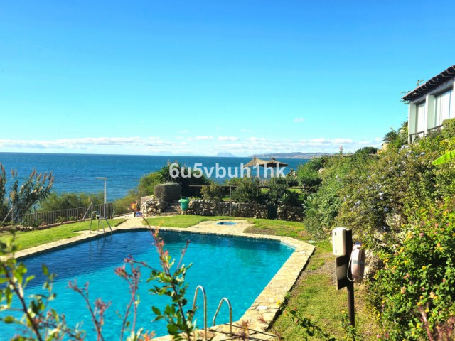 2 Bedrooms Townhouse in Estepona