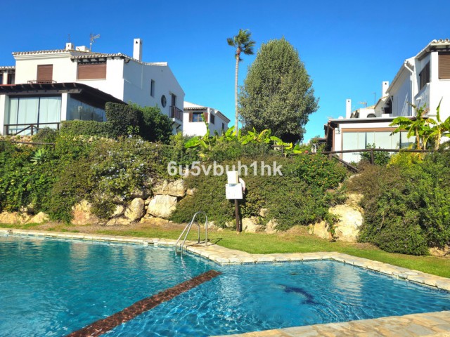 2 Bedrooms Townhouse in Estepona