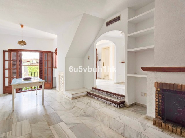 2 Bedrooms Townhouse in Estepona