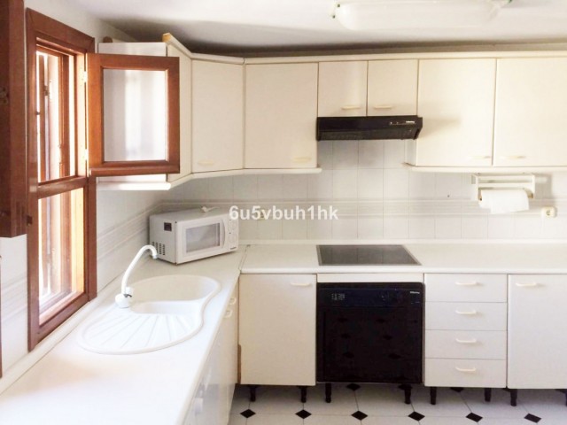 2 Bedrooms Townhouse in Estepona