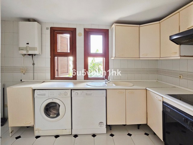 2 Bedrooms Townhouse in Estepona