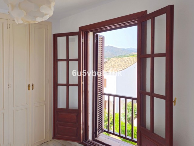2 Bedrooms Townhouse in Estepona
