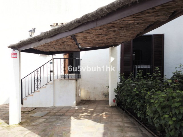 2 Bedrooms Townhouse in Estepona