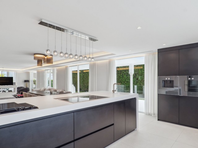 8 Slaapkamer Villa in Nueva Andalucía