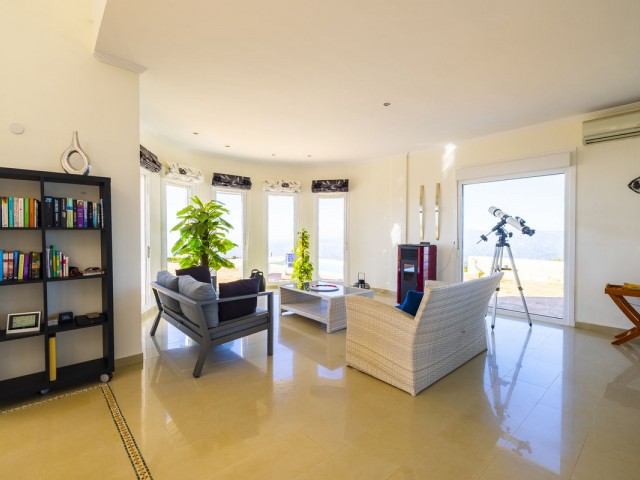 3 Bedrooms Villa in Arenas