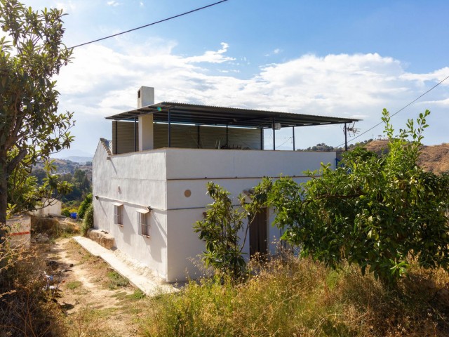 2 Bedrooms Villa in Coín