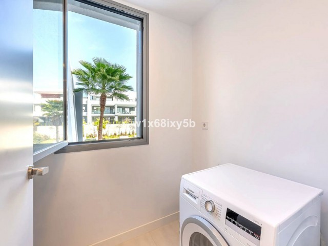 Apartamento con 2 Dormitorios  en Selwo