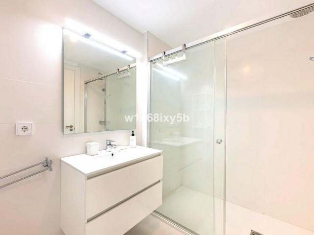 Apartamento con 2 Dormitorios  en Selwo