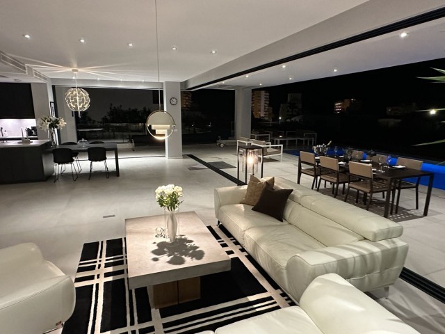 6 Schlafzimmer Villa in Benalmadena Costa