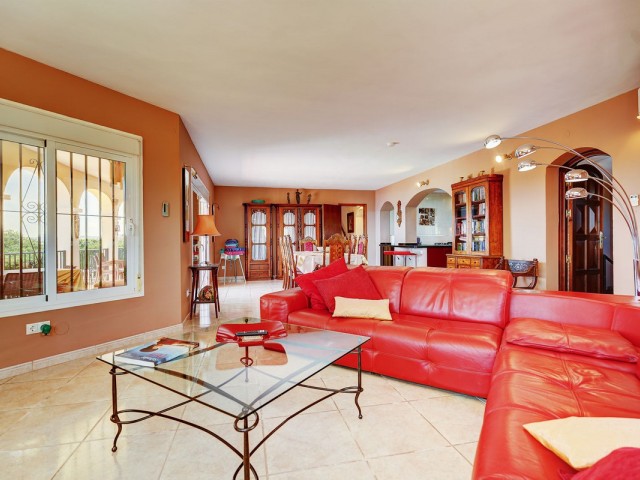 Villa con 5 Dormitorios  en La Capellania