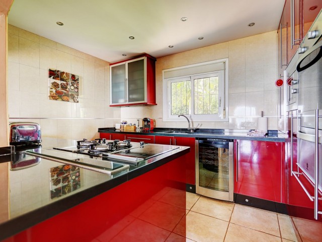 Villa con 5 Dormitorios  en La Capellania