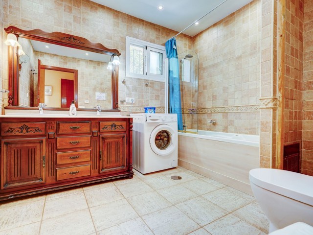 Villa con 5 Dormitorios  en La Capellania