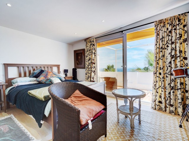 Villa con 5 Dormitorios  en La Capellania