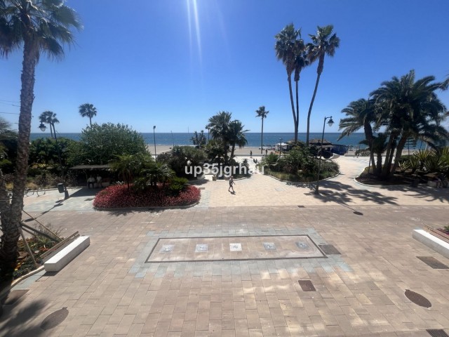 Ático con 4 Dormitorios  en Estepona