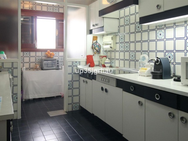 Ático con 4 Dormitorios  en Estepona