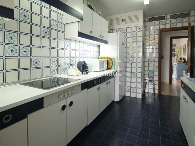 Ático con 4 Dormitorios  en Estepona