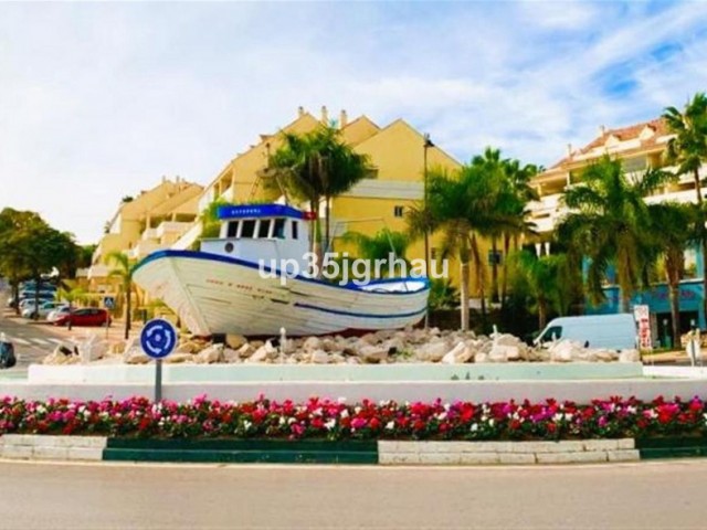 Ático con 4 Dormitorios  en Estepona