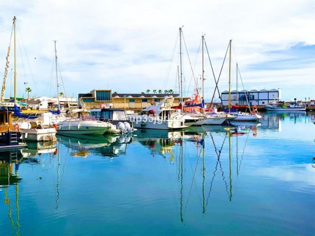 Ático con 4 Dormitorios  en Estepona