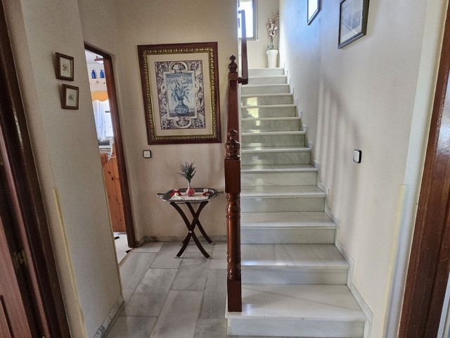Villa con 4 Dormitorios  en Alhaurín de la Torre