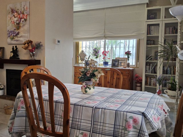 Villa con 4 Dormitorios  en Alhaurín de la Torre
