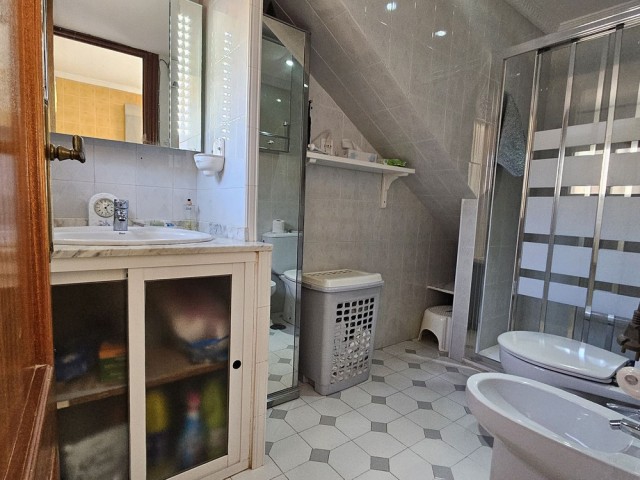 Villa con 4 Dormitorios  en Alhaurín de la Torre